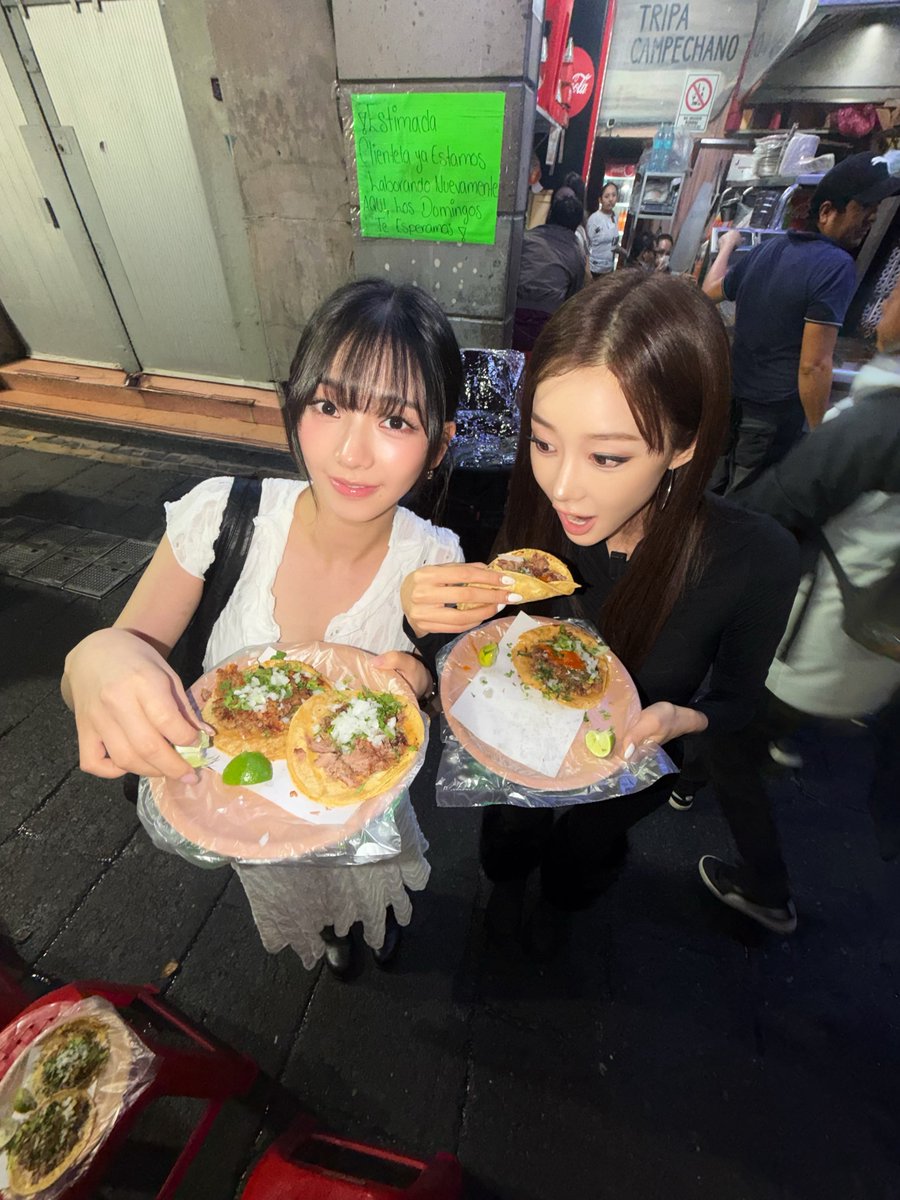 aespa_official's tweet photo. vamos por tacos! 

#aespa #æspa #에스파
#KARINA #카리나 
#GISELLE #지젤 https://t.co/0m8sZCUL6J