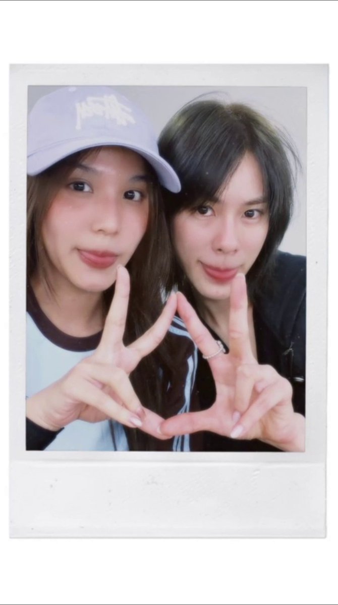 ZEIIK_Ss's tweet photo. คู่รักตี๋แป๋วแห่งปีมาก https://t.co/sLw3MUqTv8