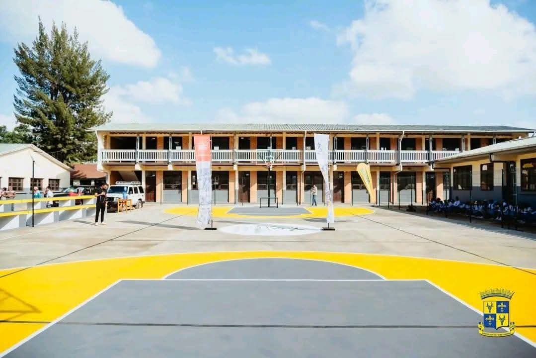 Heryyy187's tweet photo. 🚨CEG ANTANIMBARINANDRIANA🚨

📌 Nahazo kianja vaovao "multisports" sy efitrano fisoloana ankajo sy fiomanana ireo mpianatra etsy amin'ny #CEGAntanimbarinandriana. https://t.co/mZWJB8Y0JQ