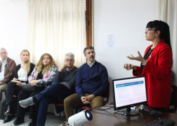 AgenciaComBA's tweet photo. 🏘️La Provincia suma viviendas destinadas a personas usuarias de los servicios de salud mental

https://t.co/UlwTD3TCNQ

@OpisuPba @SaludBAP @MinDesarrolloBA #saludmental #ComBA #JulioAlak #MelchorRomero @MinMujeresPBA @Julio_Alak @MinHabitatPBA @BAProvincia https://t.co/LWCnZM4GVW