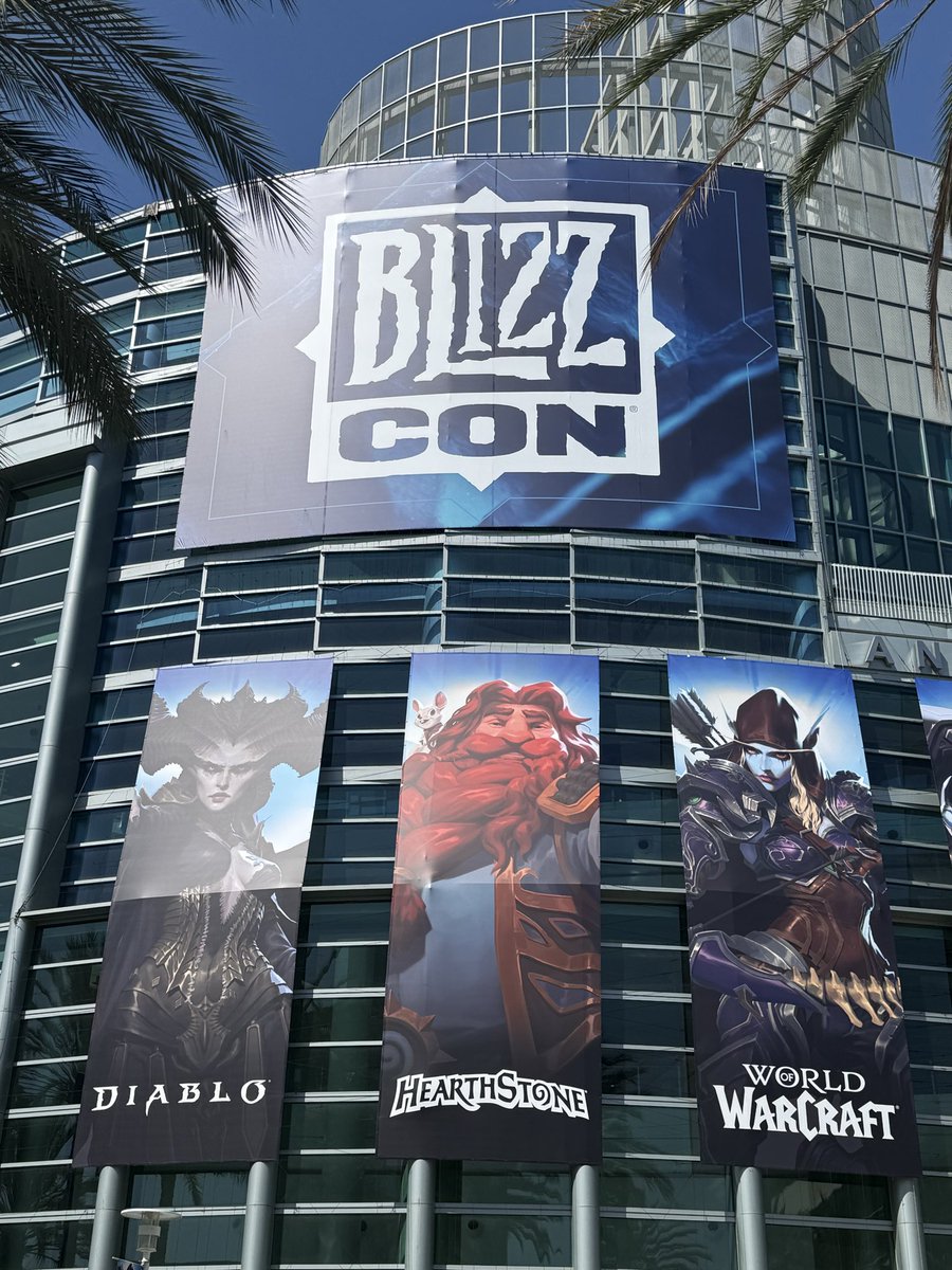 AtlasTalent's tweet photo. #TeamAtlas had a fabulous time at Blizzcon earlier this month! Thank you to the entire @Blizzard_Ent team for putting on such an awesome event! 🎙️👾 https://t.co/lhepuAnjVI