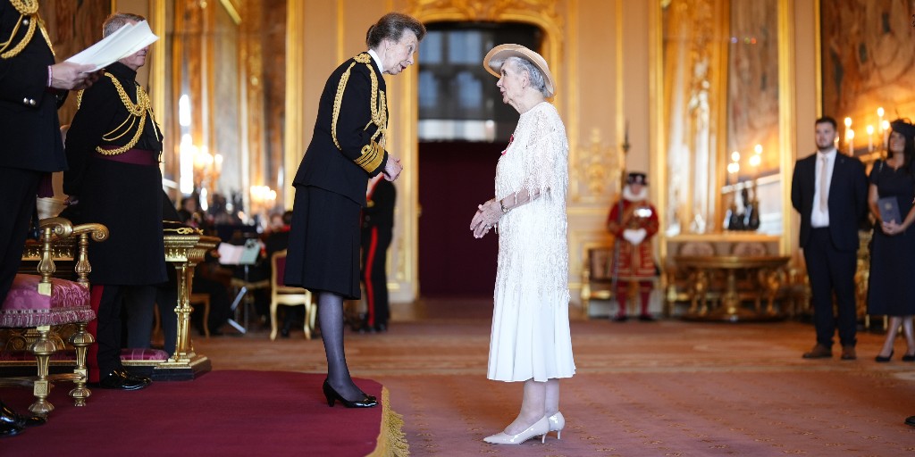 RoyalFamily's tweet photo. Congratulations to everyone who received honours at today’s investiture ceremony hosted by The Princess Royal at Windsor Castle. 🎖️👏

Amongst recipients were...

🎸 Lead guitarist and Co-Founder of @BlackSabbath, @TonyIommi MBE for services to music and to charity.

🏅Campaigner Natalie Cumming MBE for services to Holocaust
Remembrance and to the Missing People Charity.

👮Detective Superintendent, States of Jersey Police, Alison Fossey MBE for services to Island Policing and to the wider community of Jersey.