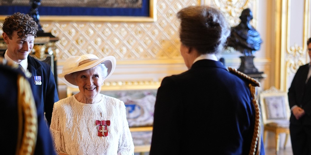 RoyalFamily's tweet photo. Congratulations to everyone who received honours at today’s investiture ceremony hosted by The Princess Royal at Windsor Castle. 🎖️👏

Amongst recipients were...

🎸 Lead guitarist and Co-Founder of @BlackSabbath, @TonyIommi MBE for services to music and to charity.

🏅Campaigner Natalie Cumming MBE for services to Holocaust
Remembrance and to the Missing People Charity.

👮Detective Superintendent, States of Jersey Police, Alison Fossey MBE for services to Island Policing and to the wider community of Jersey.