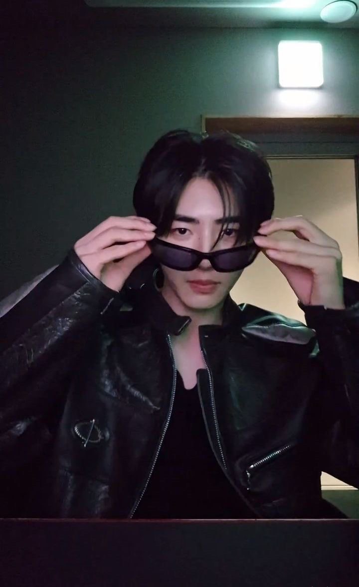 yonmansex's tweet photo. 이 날 성훈이는 뭐였을까….. 깊게 생각하게 되네 https://t.co/Q1rSN5QvVX