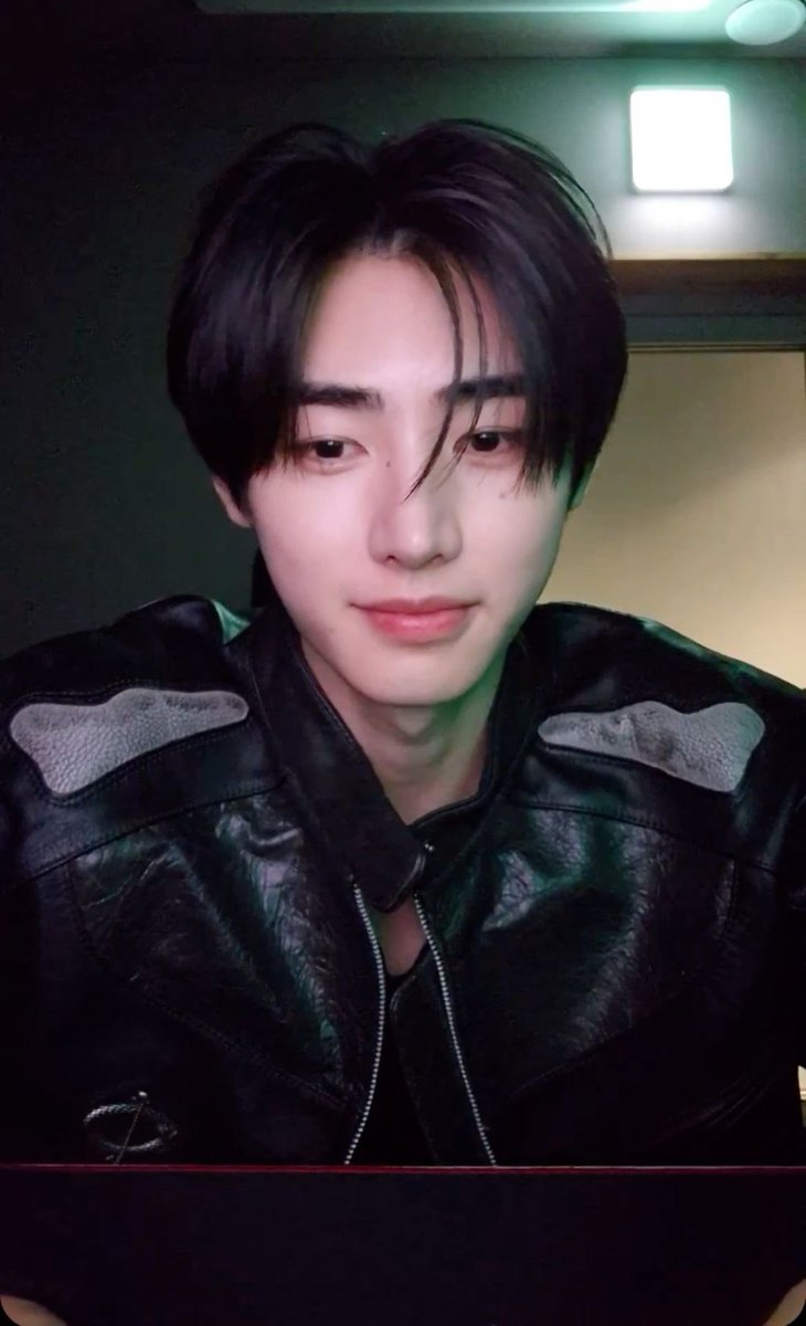 yonmansex's tweet photo. 이 날 성훈이는 뭐였을까….. 깊게 생각하게 되네 https://t.co/Q1rSN5QvVX