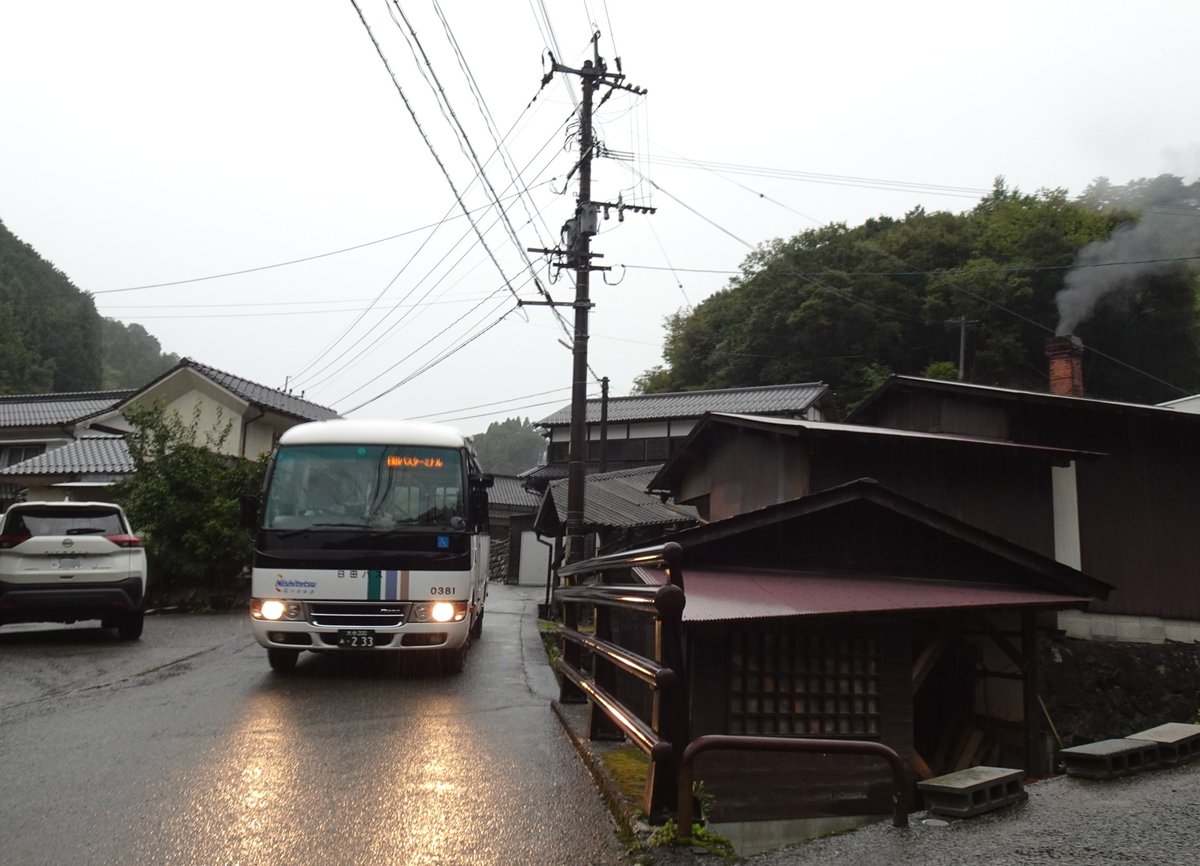 n700_yk's tweet photo. 初見では正しく読むのが難しい小鹿田焼の産地である皿山地区に路線バスが走る風景も今日で見納めとなった。
（本日の運行を以て路線廃止）

日田バス　小鹿田線
皿山～今村
2026.9.28 https://t.co/K2sqvEBSqN