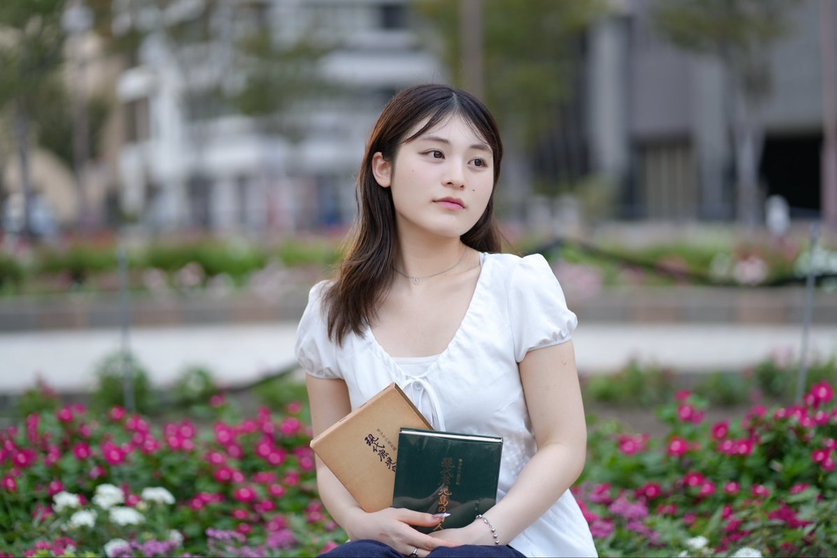 Kagogutiphoto's tweet photo. 名山堀、先人たちの記憶と共に。

名山堀・古書・花の似合う、素敵なモデルさんでした。ありがとうございました！ https://t.co/fFA1uofqwI