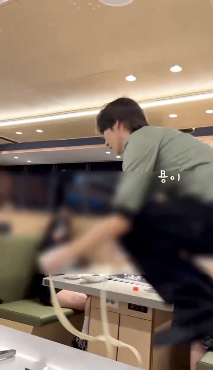 luvl2yy's tweet photo. 아니 영재 분명 투클 하딜편에서는
멤버들 수타쇼 보고 두눈질끈감앗던거같은데
지금 면은우돼서 작두타다가
중간에 줄넘기도 한번 넘어주고 하 존뿜 ㅅㅂ https://t.co/ujr4azwEqY