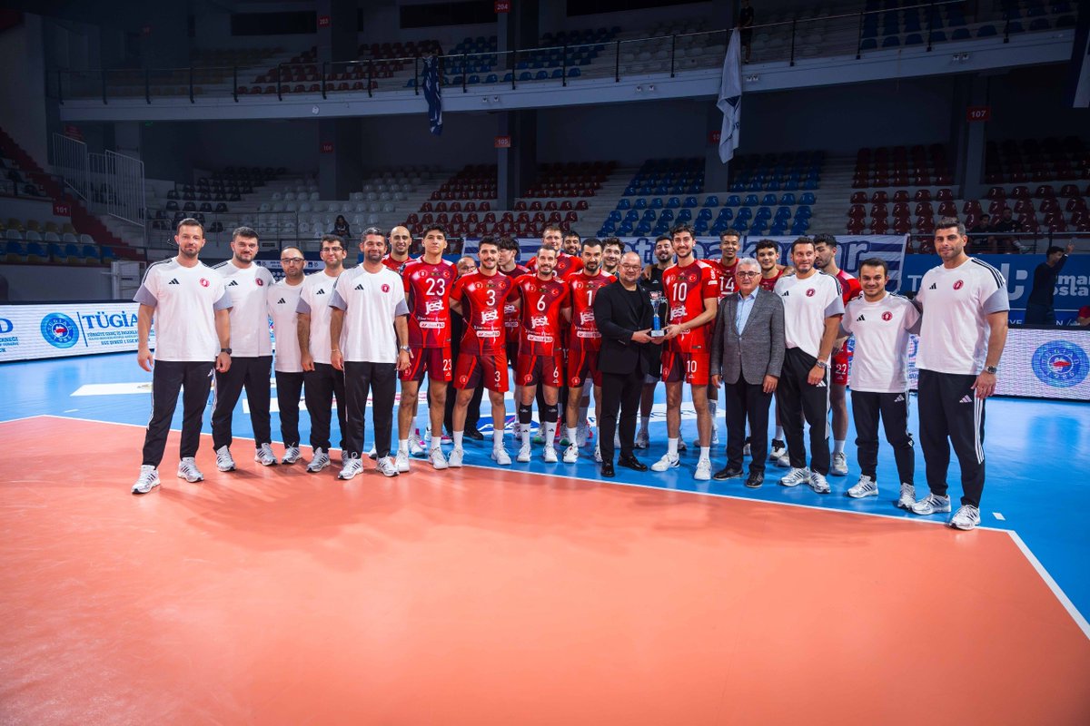 ZiraatBankasiSK's tweet photo. Efelerimiz, TUGİAD Uluslararası Turnuvası’nı namağlup olarak 1. sırada tamamladı! 🔥💪 https://t.co/NDb2JM7OuP