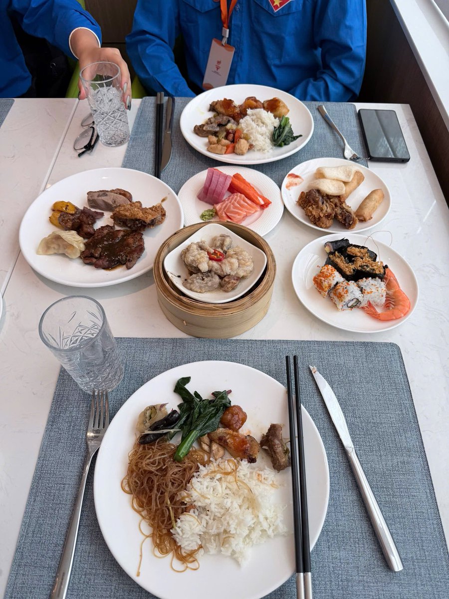Anhngoooo's tweet photo. Ngon khun nè 🤣🤣🤣 https://t.co/EJtLaLDg39