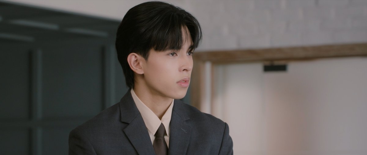 GMMTV's tweet photo. ประชุมขอยกเลิกไปก่อนนะ ถ้าไม่เจอคีย์วันนี้ไม่มีกะจิตกะใจทำอะไรแน่ๆ
#MoonshadowSeriesEP8

@emiamily @kayavine @aj__chayapol https://t.co/Wv1x7jPoGa