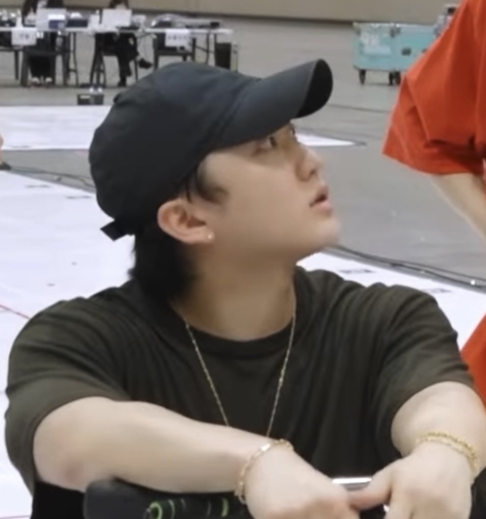 hynybnny's tweet photo. does changbin know how unbelievably cute he is..? https://t.co/APSqkAalIY