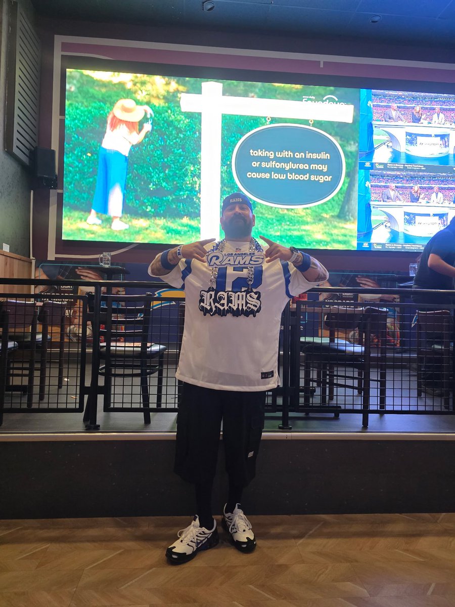 ErnDawg28's tweet photo. Sunday shenanigans... @OgNam213
#LARvsDEN #orangecountymobsquad #davenbusters
#RAMSHOUSE https://t.co/owZrvUpZ1u