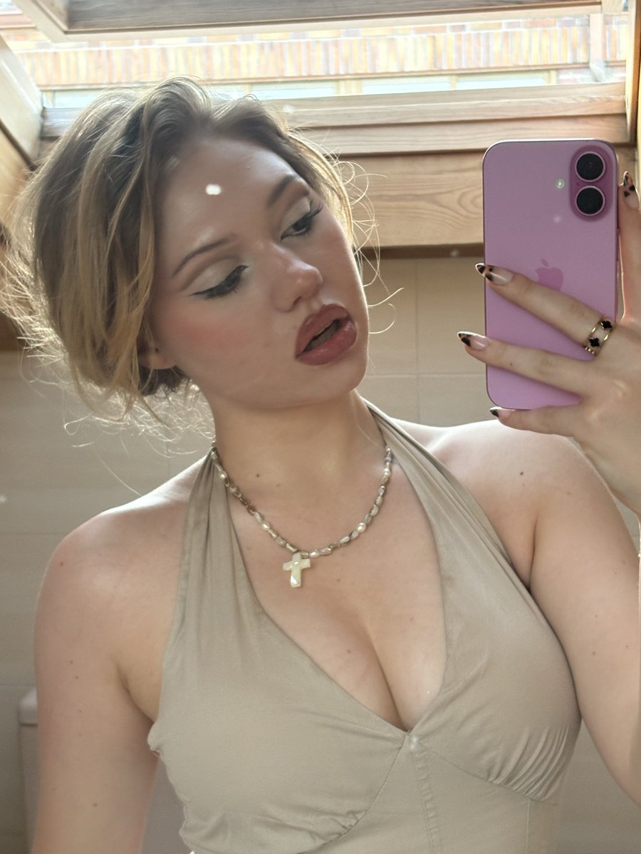 afinagoddess_'s tweet photo. pretty enough to drain you https://t.co/MijN6zhOvB