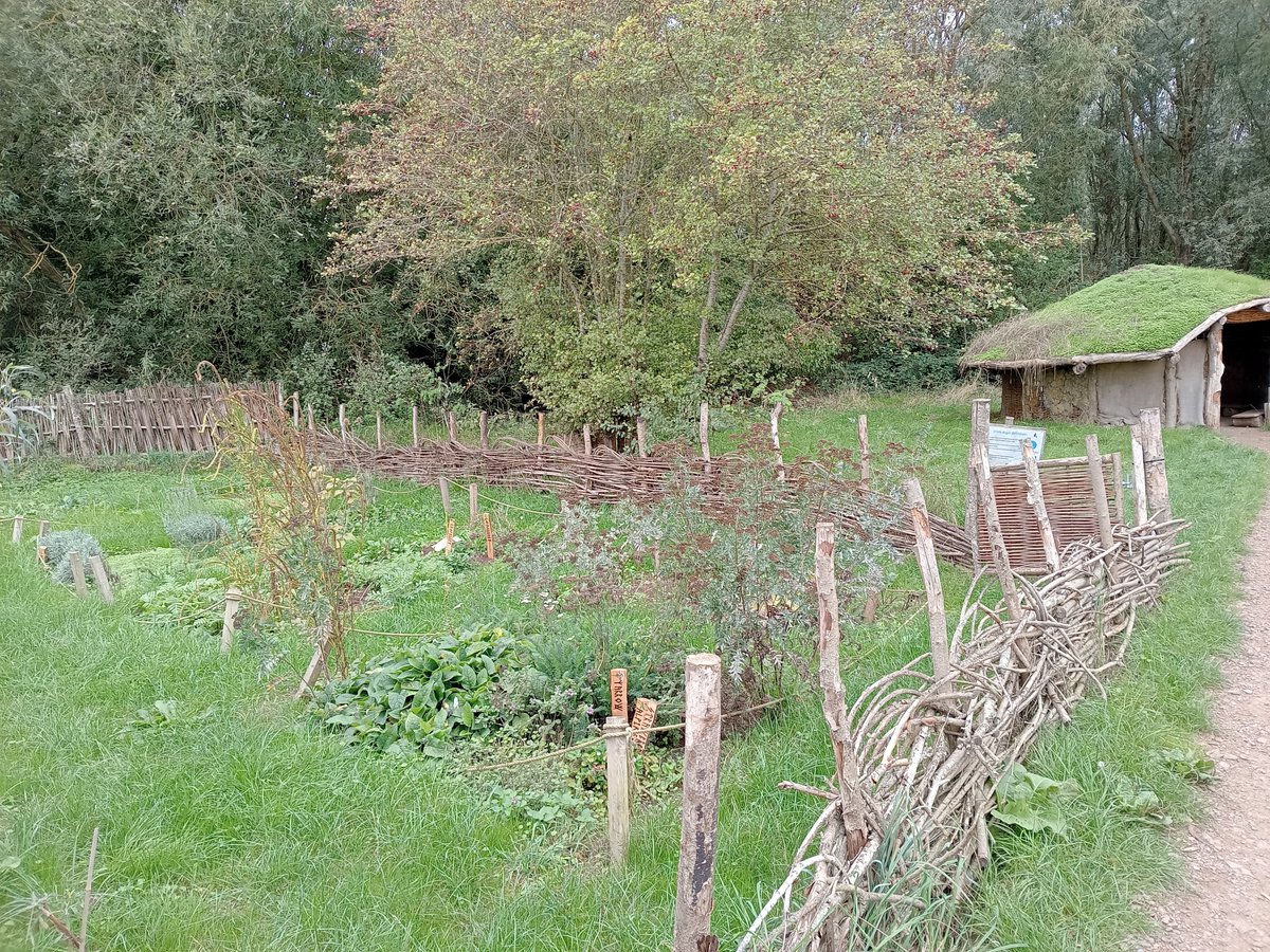phil0073's tweet photo. #IronAge settlement recreation at @StanwickLakes
with entrance & garden. #PhilOnaBike #WednesdayWander #FootpathFriday https://t.co/mLbmWLlvnT
