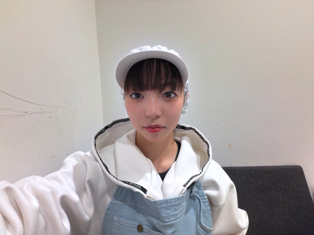 RAJ_HAL's tweet photo. ありがとうございました！✨
給食おばちゃん兼ロコモコ末裔
として、これからも頑張ります！🔥
 #ナッツライブ
 #NATSLIVE
 #REALAKIBAJUNIORZ
 #ロコモコ作りました
 #衛生帽子 https://t.co/wKvoGoGcBE