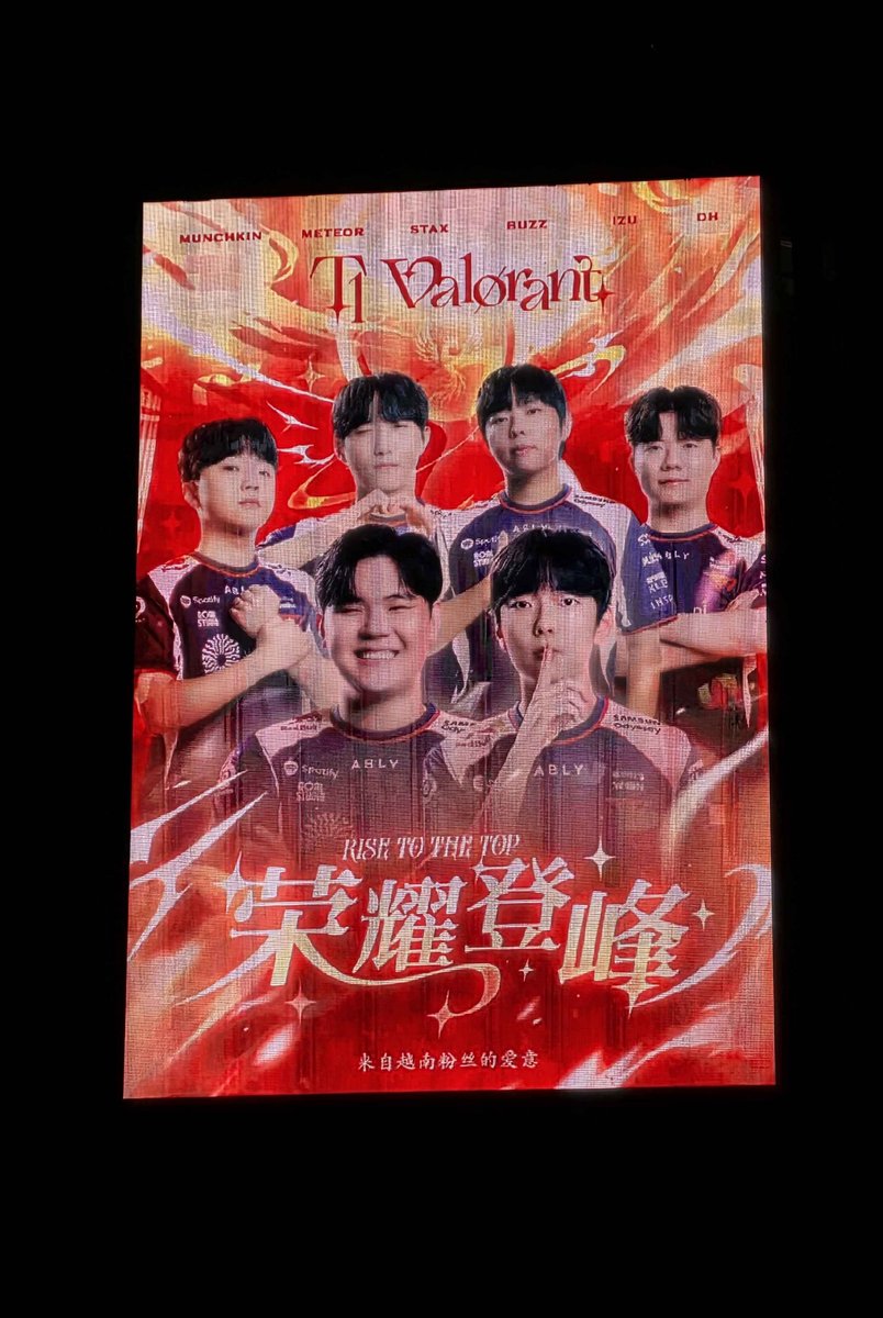 T1VALVN's tweet photo. Our LED looks pretty at night too! 🌙✨  
If you come to watch Champions Shanghai matches this week, make sure to stop by and check it out! https://t.co/FtVETsTuMj