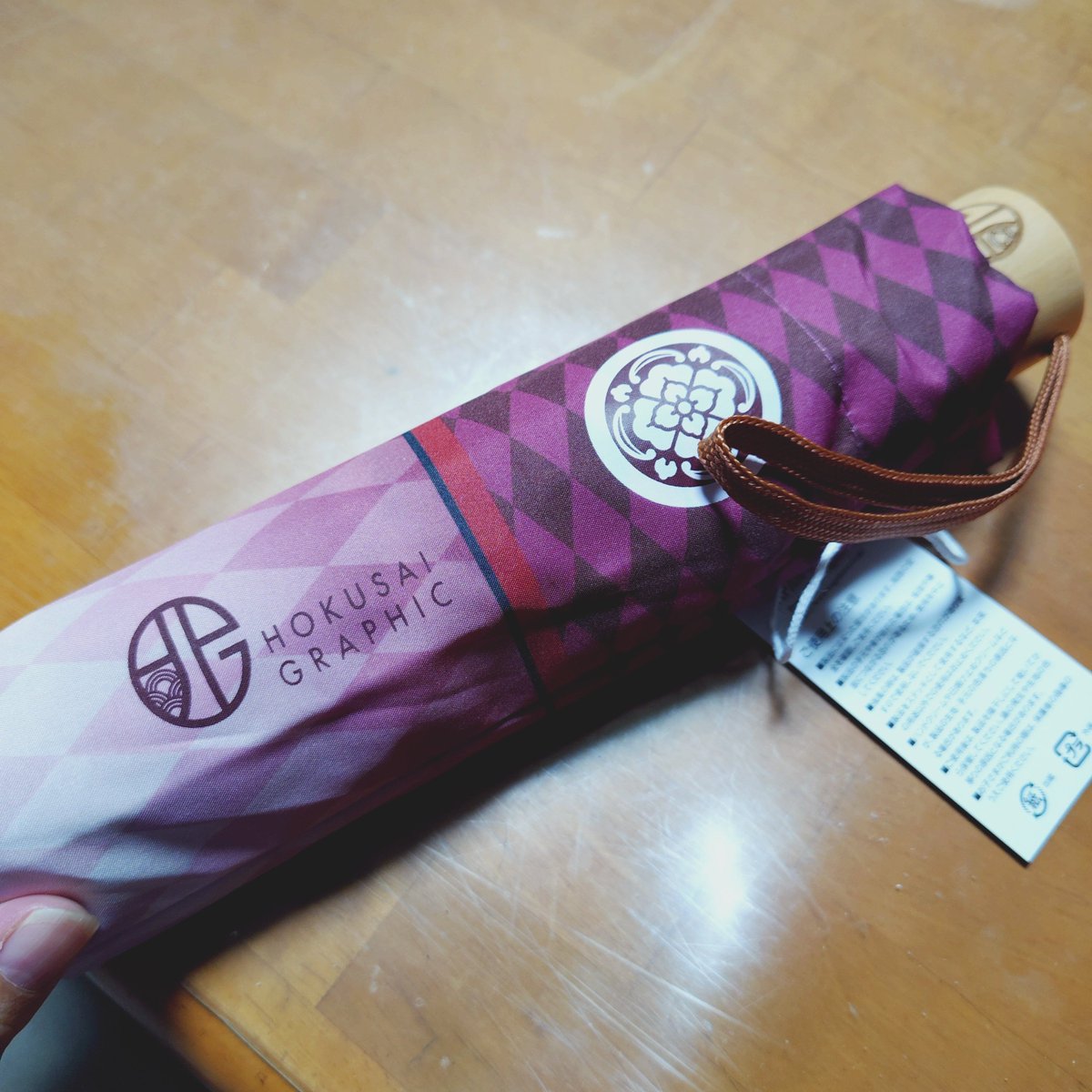 MinaseSakuya's tweet photo. 傘が
思ったより
シックな色だった

使えるかな…
勿体なくてカバン入れっぱなしとかするかもしれない( ﾟ∀ﾟ)･∵ﾌﾞﾊｯ!! https://t.co/9v8gaifkSU