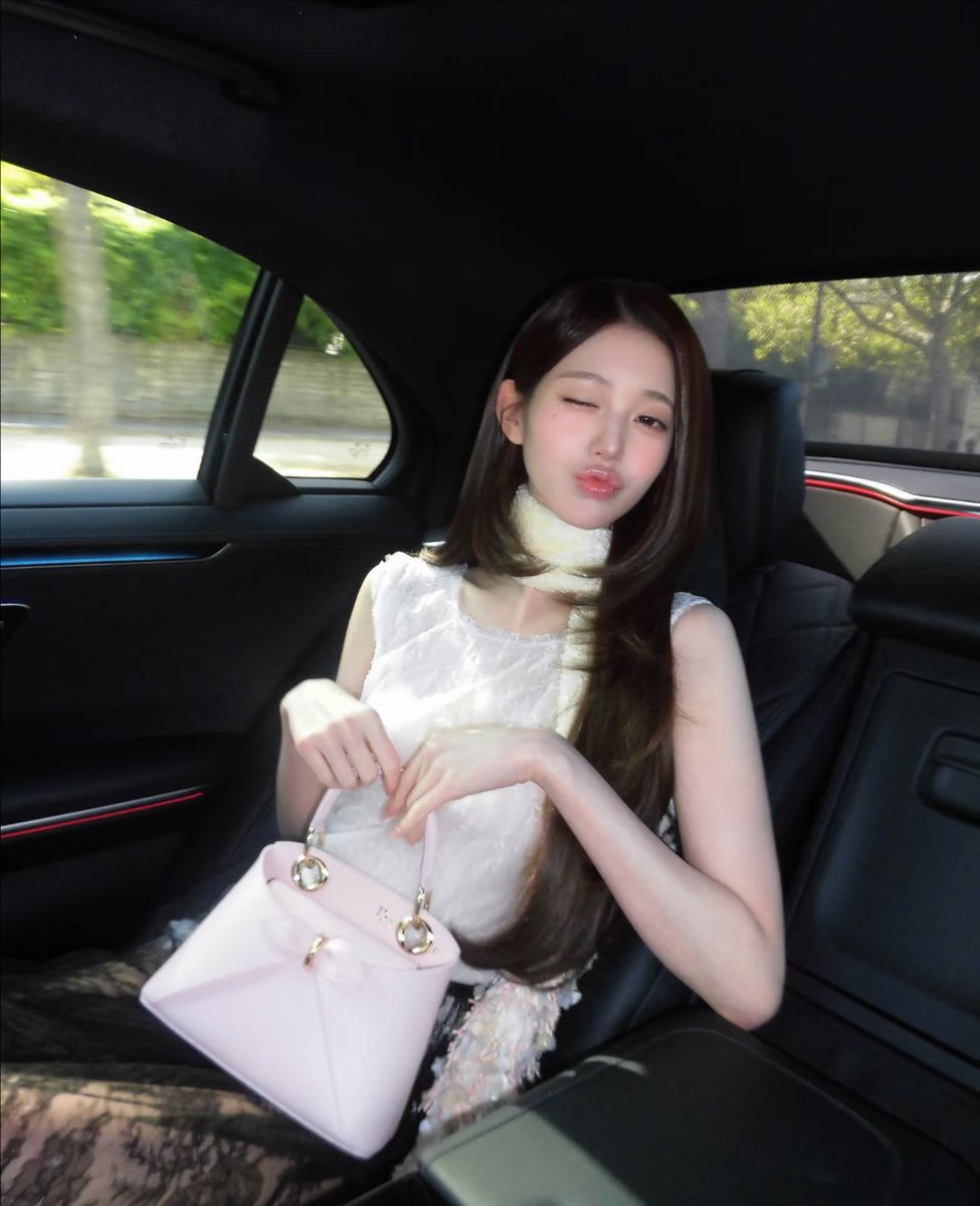 cherrinyoung's tweet photo. Oh my Dior star, how can Jang Wonyoung be so perfect
@Dior
#wonyoung #WonyoungDiorSummer27 #DiorSummer27 #JANGWONYOUNGDiorSummer27 https://t.co/KTI4qZi8Qe