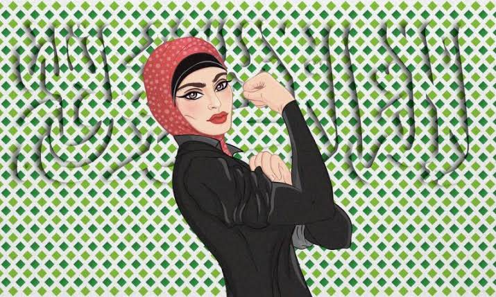 Najlaaladnan's tweet photo. أشعر بشيء من الفخر وأنا أشهد الموجة النسوية الثالثة في السعودية وهي تتشكل أمام عيني.

الأولى بدأت في 6 نوفمبر 1990، حين خرجت 47 امرأة بالسيارات في الرياض، مطالِبات بكسر أحد أكثر القيود الاجتماعية وضوحًا على حركة المرأة. والثانية جاءت في 2016، حين انتقلت المطالبة من سؤال «هل تقود المرأة؟» إلى سؤال أعمق: «من يملك القرار في حياة المرأة؟»؛ فظهرت حملة إسقاط الولاية وارتبطت بمطالب تتعلق بالسفر والعمل والدراسة والاستقلال القانوني. 

واليوم، في 2026، تظهر الموجة الثالثة حول الجسد نفسه: النقاب، والحق في اختياره أو رفضه، ومن يملك سلطة تحديد الصورة التي ينبغي للمرأة أن تظهر بها في المجال العام. وهذه ليست مسألة قطعة قماش بقدر ما هي امتداد للسؤال القديم ذاته: أين تنتهي سلطة المجتمع وتبدأ إرادة المرأة؟

من السيارة إلى الولاية إلى الجسد؛ يبدو أن تاريخ النسوية السعودية لا يتحرك في خط مستقيم، بل يقترب في كل موجة من طبقة أعمق من معنى الاستقلال.

وأنا محظوظة بأنني لا أقرأ هذه الموجة في كتب التاريخ، بل أشهد بدايتها وهي تُكتب الآن.

#٢٠٣٠_بلا_نقاب 
#no_more_Niqab