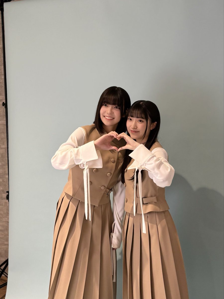 227_staff's tweet photo. 【#227掲載情報】

本日9/30(水)発売『TopYellNEO2026AUTUMN』📚✨

3期生連載企画第3弾に
#三雲遥加 × #南伊織 が登場🌟

是非チェックしてください😌✍️

#ナナニジ https://t.co/pahmun9J51