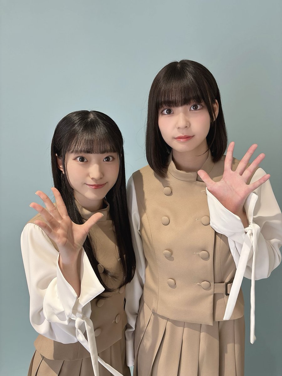 227_staff's tweet photo. 【#227掲載情報】

本日9/30(水)発売『TopYellNEO2026AUTUMN』📚✨

3期生連載企画第3弾に
#三雲遥加 × #南伊織 が登場🌟

是非チェックしてください😌✍️

#ナナニジ https://t.co/pahmun9J51