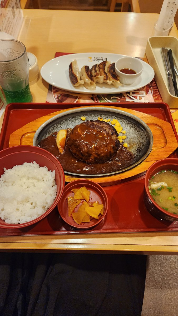 Cloe_yozoraday's tweet photo. きたー！
食べるよ！☺️✨
餃子は初めて！
#そそれクロエ https://t.co/oe41JKzkDj