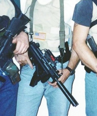 Bond_215's tweet photo. ◤The Submachine Guns of Delta Force◢
Vol.2 ボスニア仕様

自分の知る限りデルタでこのレーザーを使用してたのは、Horrigan氏のM4 MREと今回のMP5のみ。 https://t.co/dNzZ6N0E63