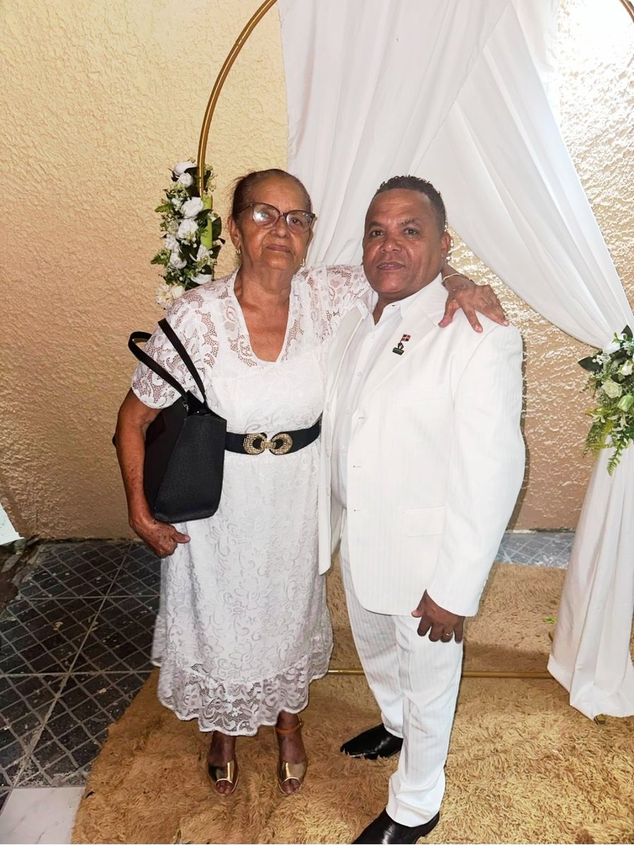 Ms_Santana_R's tweet photo. Feliz cumpleaños, madre querida! 

Que el Señor continúe cubriéndote con su gracia, te conceda salud y te permita permanecer a nuestro lado por muchos años más.

Toda honra y toda gloria sean para Él.
@RobertoFulcar @luisabinader @RaquelPenaVice @raquelarbaje https://t.co/hb6PYuwzId