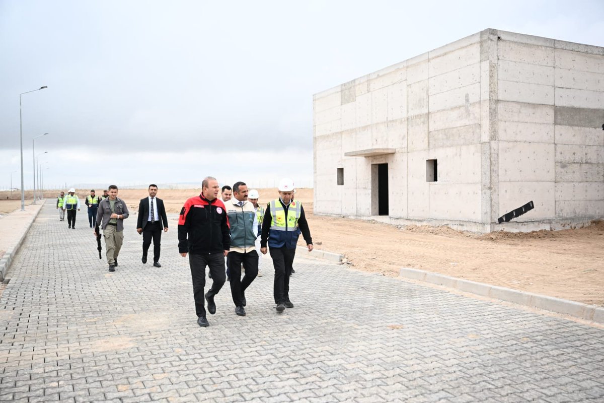 KayseriOtb's tweet photo. Vali Yardımcımız Sn. Ömer Tekeş, TRGM Organize Tarım ve Hayvancılık Daire Başk. Sn. Deniz Oruç, Bölge Müd. M. Burak Yıldırım, İl Tarım ve Orman Müd. Bülent Saklav ve beraberindeki heyet, Jeotermal Kaynaklı Sera Organize Tarım Bölgemizde yürütülen çalışmaları yerinde inceledi. https://t.co/ygP185Hhiy
