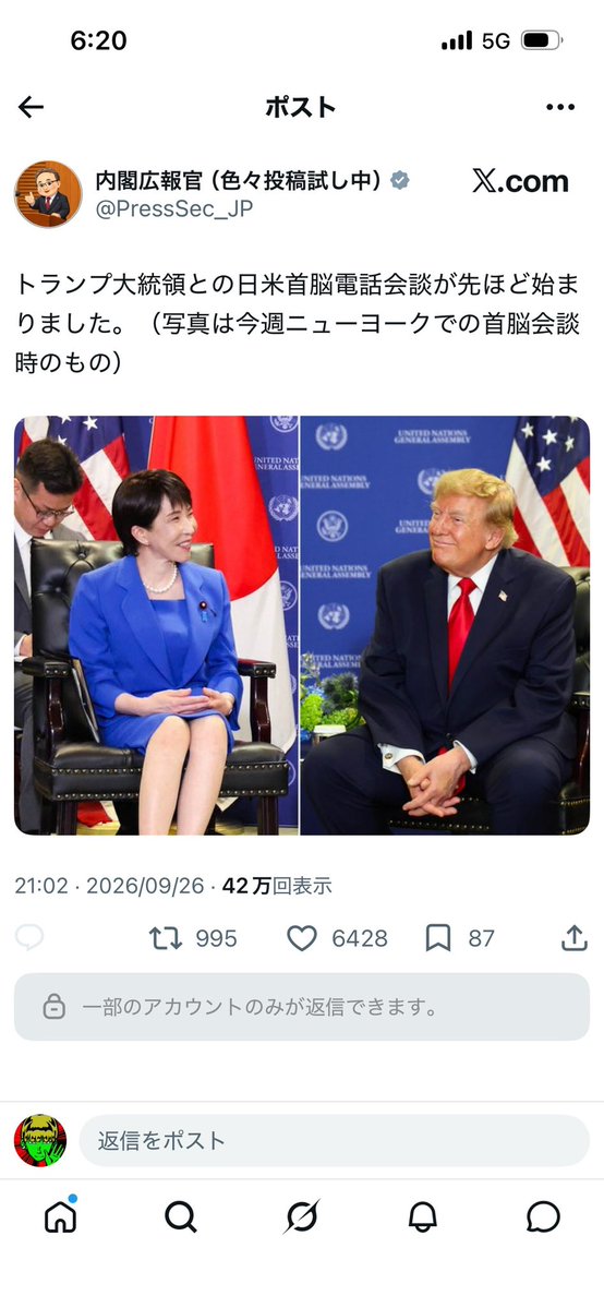 rumbretta_'s tweet photo. この写真はノーカットなのかな？

真ん中に白い線が見えるんだけど、見え方の問題？

あれれ〜？よく見たら左右のロゴが真ん中の白い線を境にズレてるぞ〜 https://t.co/2mBdi1l0PJ