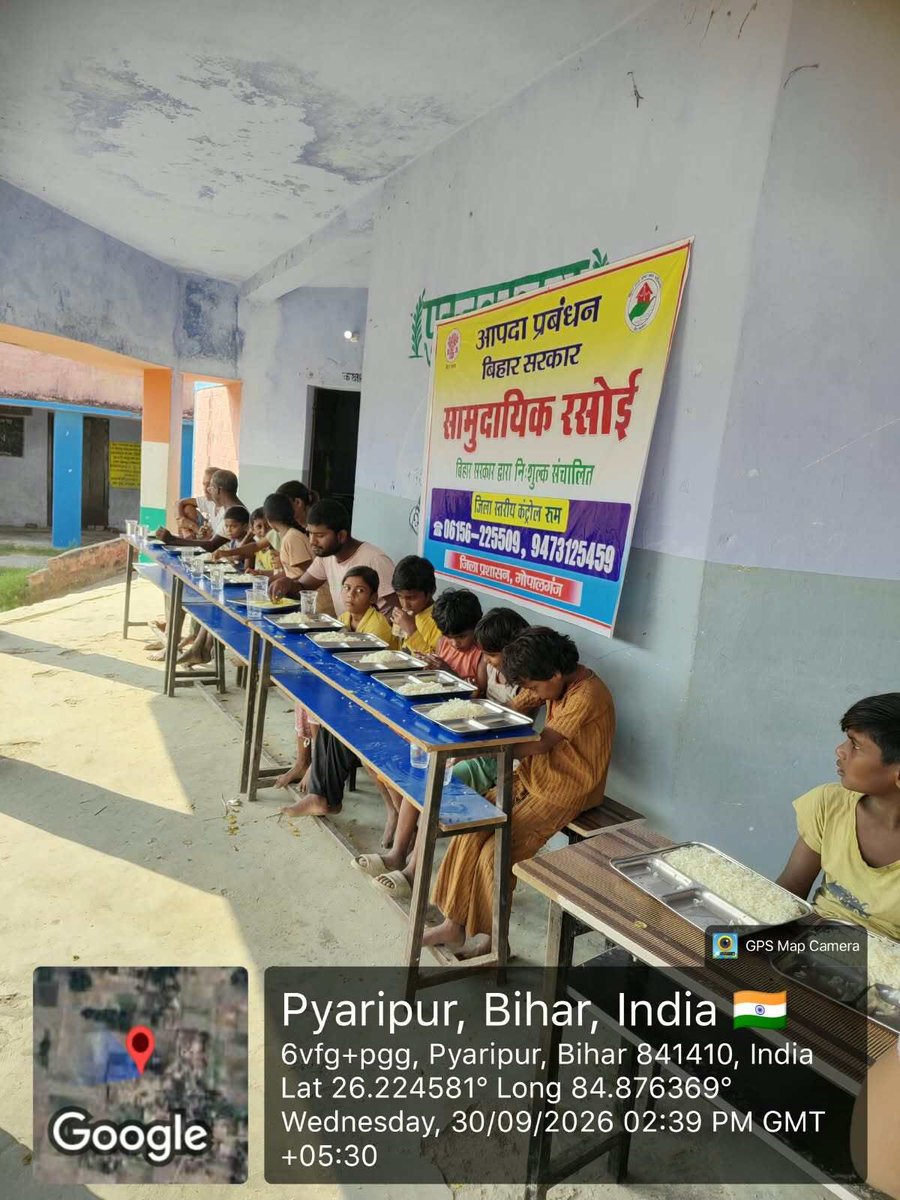 Dist_Gopalganj's tweet photo. बैकुंठपुर में सामुदायिक रसोई
बैकुंठपुर में बाढ़ प्रभावित लोगों के लिए सामुदायिक रसोई संचालित की जा रही है, जहां जरूरतमंदों को नियमित रूप से पौष्टिक भोजन उपलब्ध कराया जा रहा है।
#samratchoudhary
#cmsamrat
#CommunityKitchen
#FloodRelief
#gopalganj https://t.co/pJzIHm8Fyt