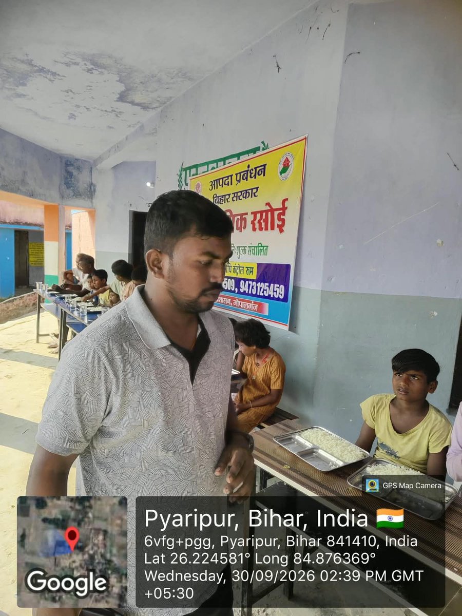 Dist_Gopalganj's tweet photo. बैकुंठपुर में सामुदायिक रसोई
बैकुंठपुर में बाढ़ प्रभावित लोगों के लिए सामुदायिक रसोई संचालित की जा रही है, जहां जरूरतमंदों को नियमित रूप से पौष्टिक भोजन उपलब्ध कराया जा रहा है।
#samratchoudhary
#cmsamrat
#CommunityKitchen
#FloodRelief
#gopalganj https://t.co/pJzIHm8Fyt
