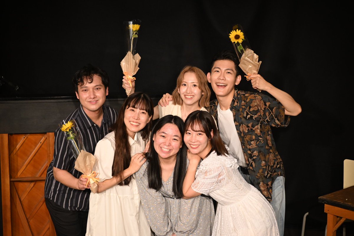 akituki111's tweet photo. ゆめともカンパニー第2回公演

#去年の夏

終演しました！
作品を創って下さったキャスト・スタッフの皆様。ご来場のお客様。感謝しています。

「忘れられない、あの夏の輝きを、一緒に舞台で。」

忘れられない夏になりました。
出会ってくれた全ての皆さんへ。

心からありがとうございました🌻 https://t.co/STryiTJNQ4