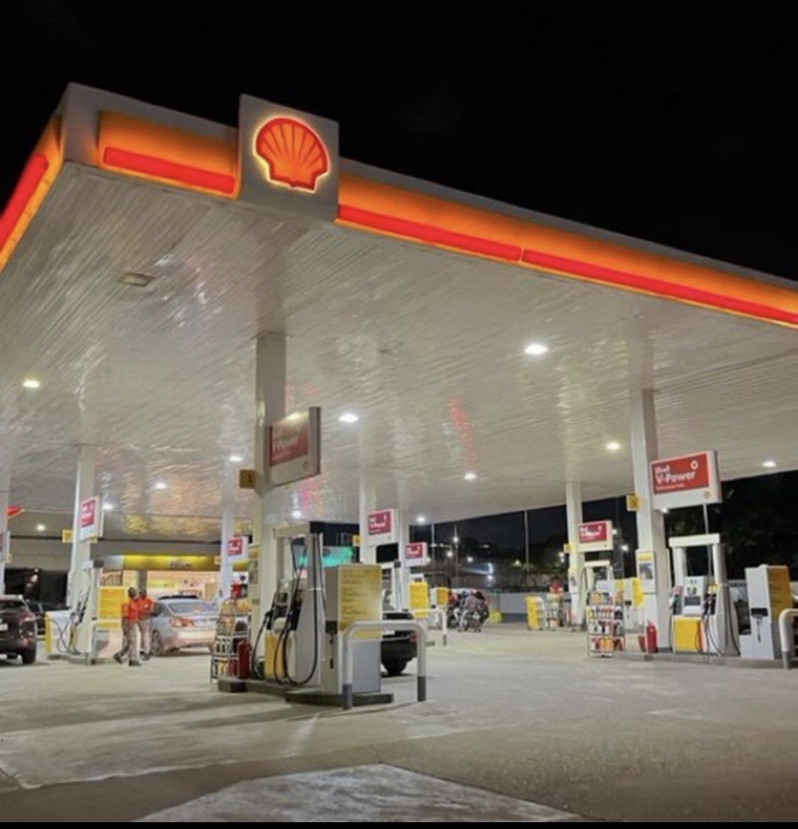 princecrypt1_'s tweet photo. Hotel                Or            Fueling station 

Which is a better investment? https://t.co/ttHEuWoJ7B