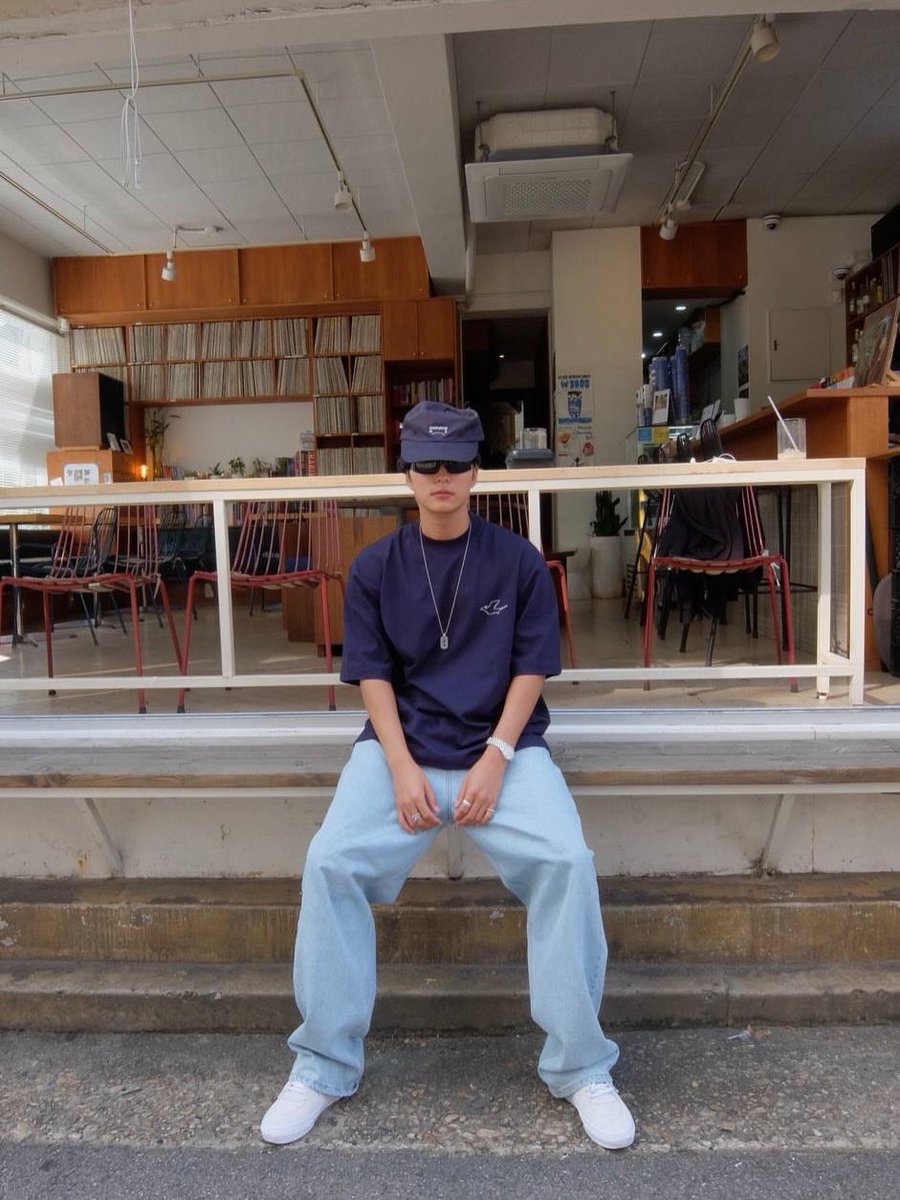 agoodinasour's tweet photo. do you see the vision for @ooakrecords new bg because i absolutely do. blackq in ooak merch is giving effortless swag, cool boy energy, insane styling without even trying. the vision is VISIONING. https://t.co/zVBneQFmsu