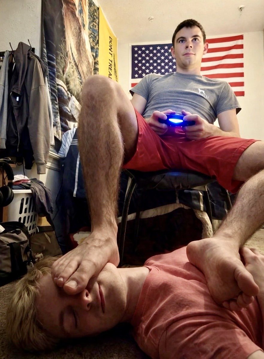 AlphaFootGods's tweet photo. Know your place.

#malefeet #alphafeet #feetfetish #humanfootrest #piedimaschili #footdom #masterfeet #feetdegradation #feethumiliation #feetslave #footsub https://t.co/yMU2HyEH4Q