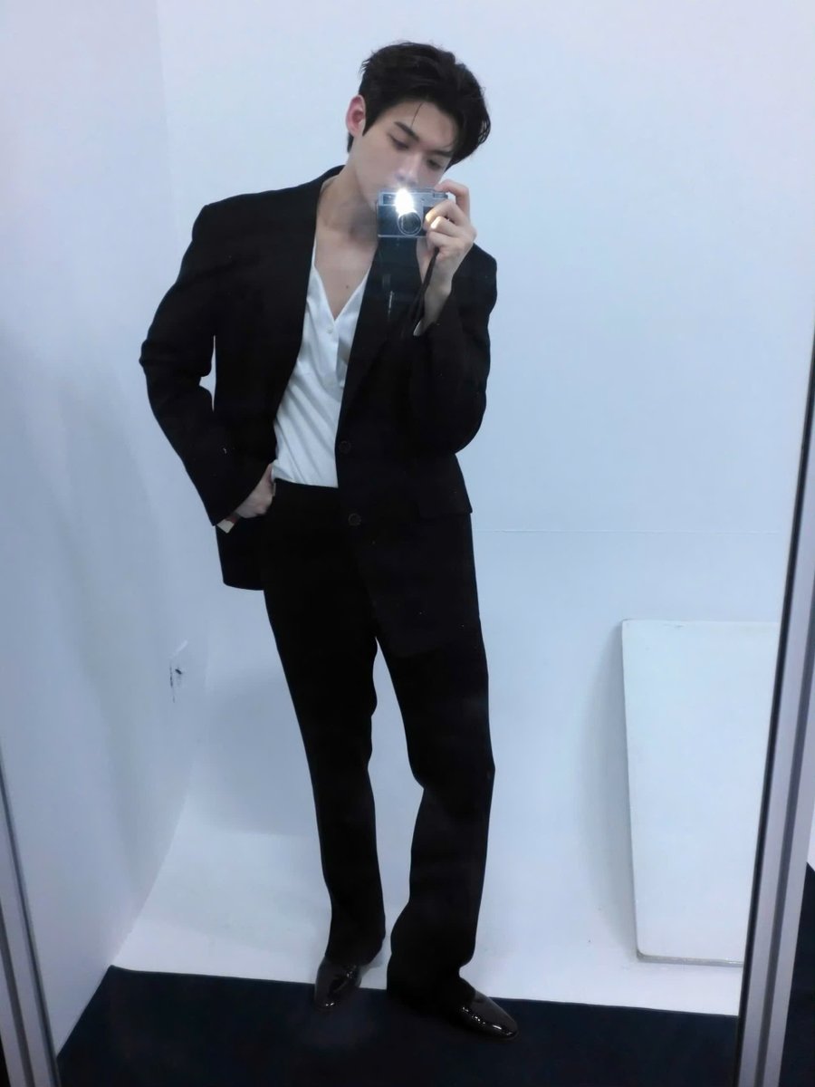 DollyMy92's tweet photo. Mỗi chặng đường mới của cậu đều hứa hẹn những điều vô cùng tuyệt vời. 
Kim Yoon Sik cố lên. Kim Yoon Sik hãy luôn tự tin ở bản thân mình nhé!!!!!

KIM YOON SIK PARIS FASHION WEEK

#KIMYOONSIKPFWSS27 
#YOONSIKINPARIS https://t.co/kptnbFYJzZ
