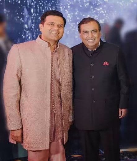 The_Gaharwar's tweet photo. समाजवादी पार्टी (SP) यूपी में होने वाले राज्यसभा चुनाव के लिए 2 नाम नामित किए,

1. अखिलेश यादव के चाचा राम गोपाल यादव

2. BJP राज्यसभा सांसद परिमल नाथवानी के बेटे और अंबानी के कॉर्पोरेट मामलों के निदेशक धनराज परिमल नथवानी

PDA - पहला दावेदार अहीर 
या,       पहला दावेदार अंबानी ?

खैर, समाजवादी पार्टी ने यह राज्यसभा कि सीट धनराज परिमल नाथवानी को कितने सौ करोड़ में बेचा है, अभी इसका खुलासा नहीं हो पाया है...