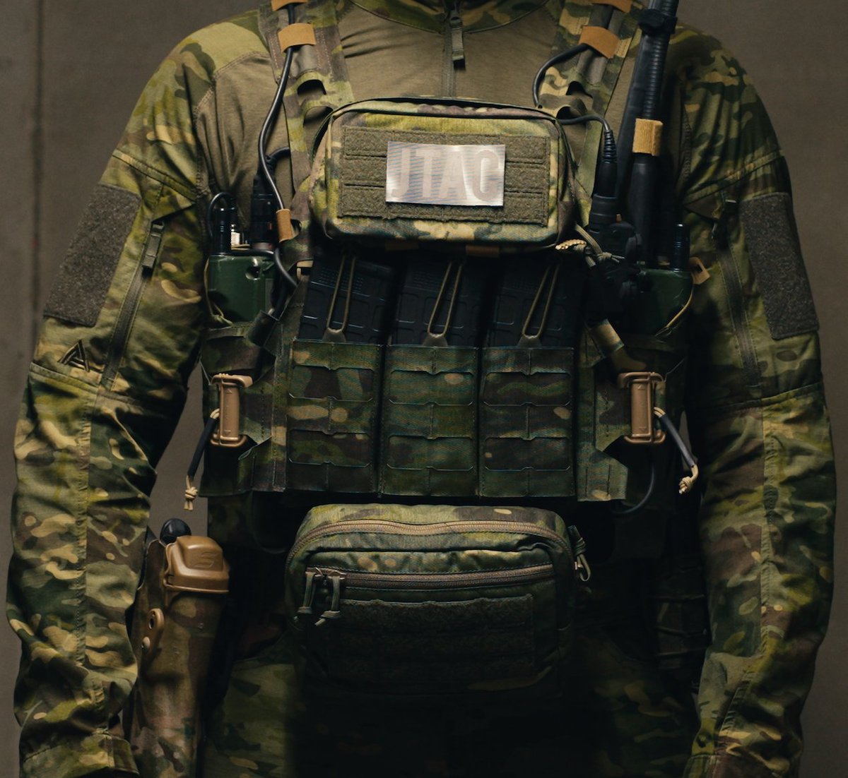 KdoMagazin's tweet photo. #SOF Plattenträger: Plate Carriers forged in Poland! Neue Varianten als Assaulter, Heavy Assaulter, Assaulter QR, #Medic, #JTAC, Low Profile (Hellcat + Corsair) jetzt bei #DirectAction verfügbar! https://t.co/HiQ3koSzXK https://t.co/IFYK3DAzwV