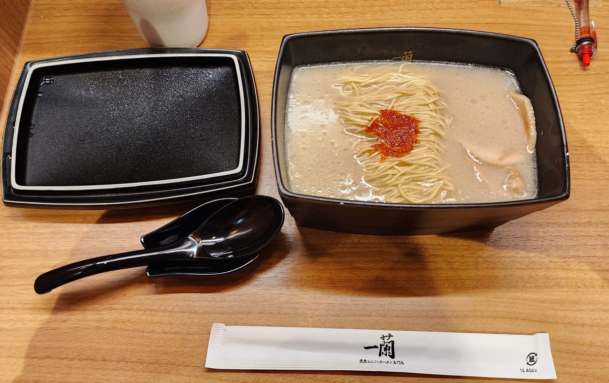 Cloe_yozoraday's tweet photo. そういえばこれは
この前食べた知らない内に
どんぶりが四角になってた一蘭
#そそれクロエ https://t.co/r5VgWFEIOb