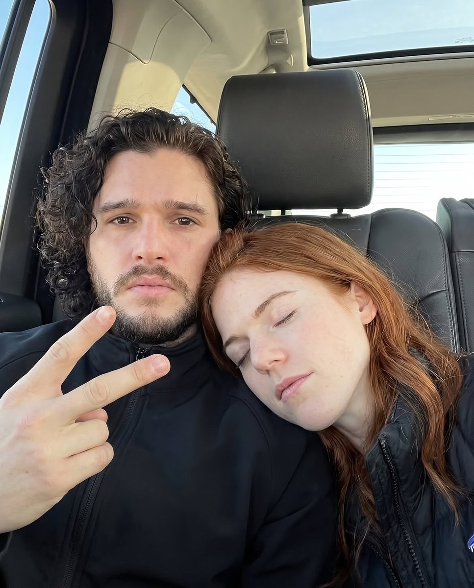 OtunbaSebotimo's tweet photo. Jon Snow and Ygritte never got their happy ending in Westeros… but life gave them one outside the Wall. ❤️

Their Game of Thrones relationship ended in heartbreak, but years later, the two actors who played them found love in real life and built a life together.

And honestly, that makes their scenes feel a little different when you watch them now.

You know the story they’re telling on screen ends in tragedy…

but behind the characters, their story had a completely different ending.

Fiction gave us Jon and Ygritte.
Real life gave them their happy ending. ❤️‍🔥

What fictional couple had the most heartbreaking ending? 👀