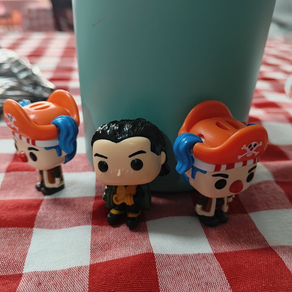 BerkerYildirim's tweet photo. Crocodile süper Buggy de iyi ama ikinci feci tat kaçırdı ya. Var mı fazlalığı olan takaslayacak. #onepiece #kinderjoy https://t.co/ZCsI7dl2OI