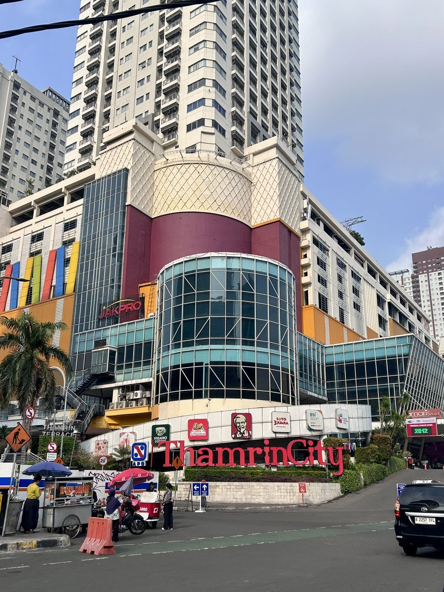 serrrbear's tweet photo. The retail therapy we all needed. Thank you Jakarta 🇮🇩 https://t.co/RHwL9w4SJ5