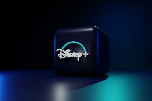 ADSLcz's tweet photo. Disney+ změnilo podmínky pro evropské předplatitele. 📺 Reklama se může objevit i u tarifů Standard a Premium, ale filmy a seriály během sledování přerušovat nemá. ⬇️⬇️⬇️
#adsl #disneyplus #reklama
https://t.co/JD69kMzUY1 https://t.co/OGDUCWxRzX