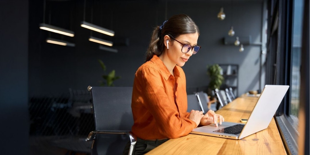 Calacus_PR's tweet photo. Dropping links straight into a LinkedIn post could be costing you up to 60% of your reach. How comms teams can work around the algorithm via Influence #PR #LinkedIn https://t.co/YUeWzUKXMc https://t.co/vezPxKrj4d