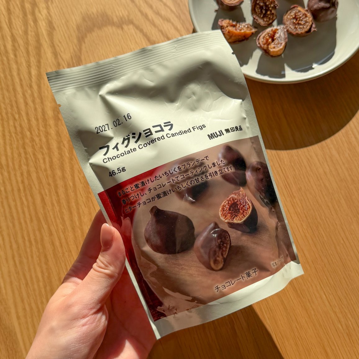 muji_net's tweet photo. チョコの中に、蜜漬け「いちじく」がまるごと。 https://t.co/BimbySH30W
