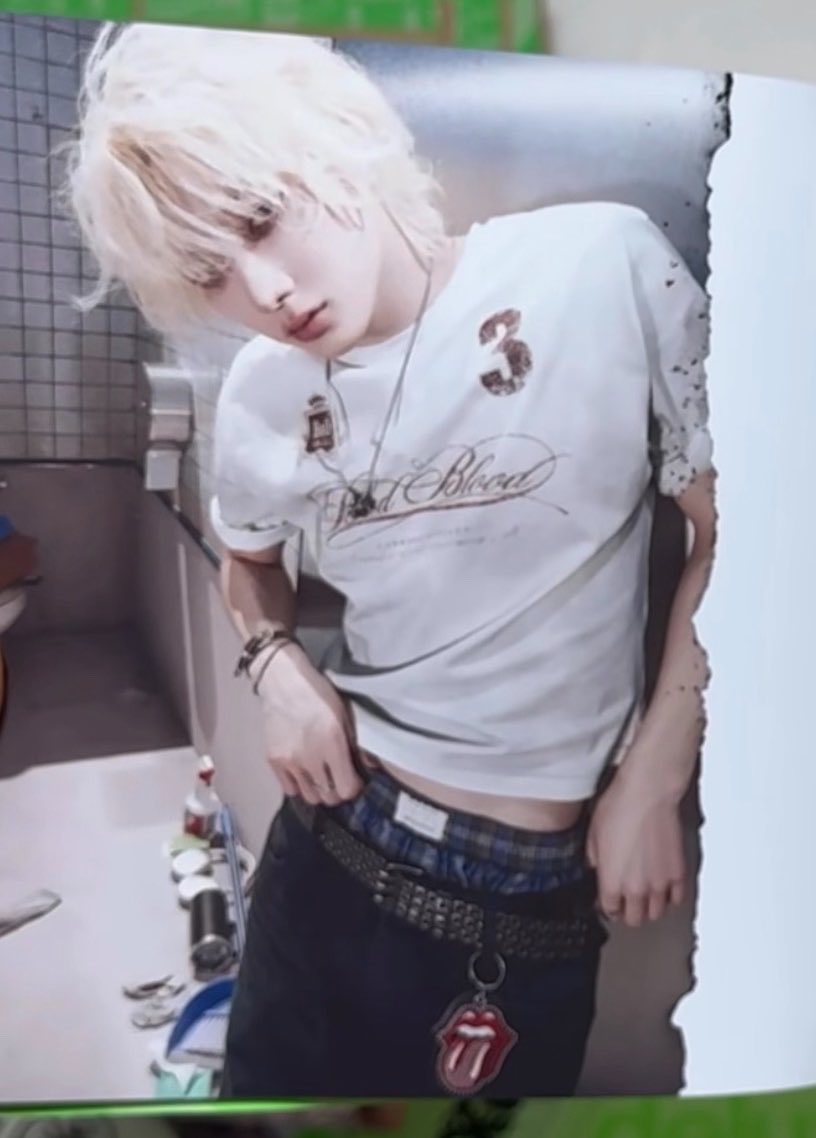 sunghowhat's tweet photo. this fucking pic https://t.co/f6cg8oIagB
