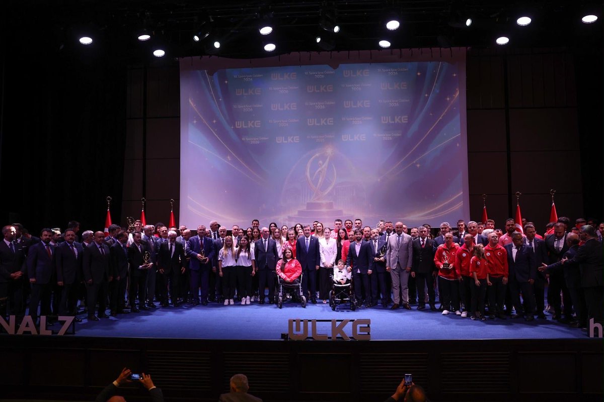 mehbaykan's tweet photo. Ankara’da gerçekleştirilen Ülke TV Spor&Spor Ödül Gecesi’nde, sporcularımız, Türk sporuna gönül veren spor camiamızın değerli temsilcileriyle bir araya gelmenin mutluluğunu yaşadık.

Bu anlamlı organizasyonda emeği bulunan Ömer Önder, Ülke TV ailesine ve tüm paydaşlara teşekkür ediyorum.