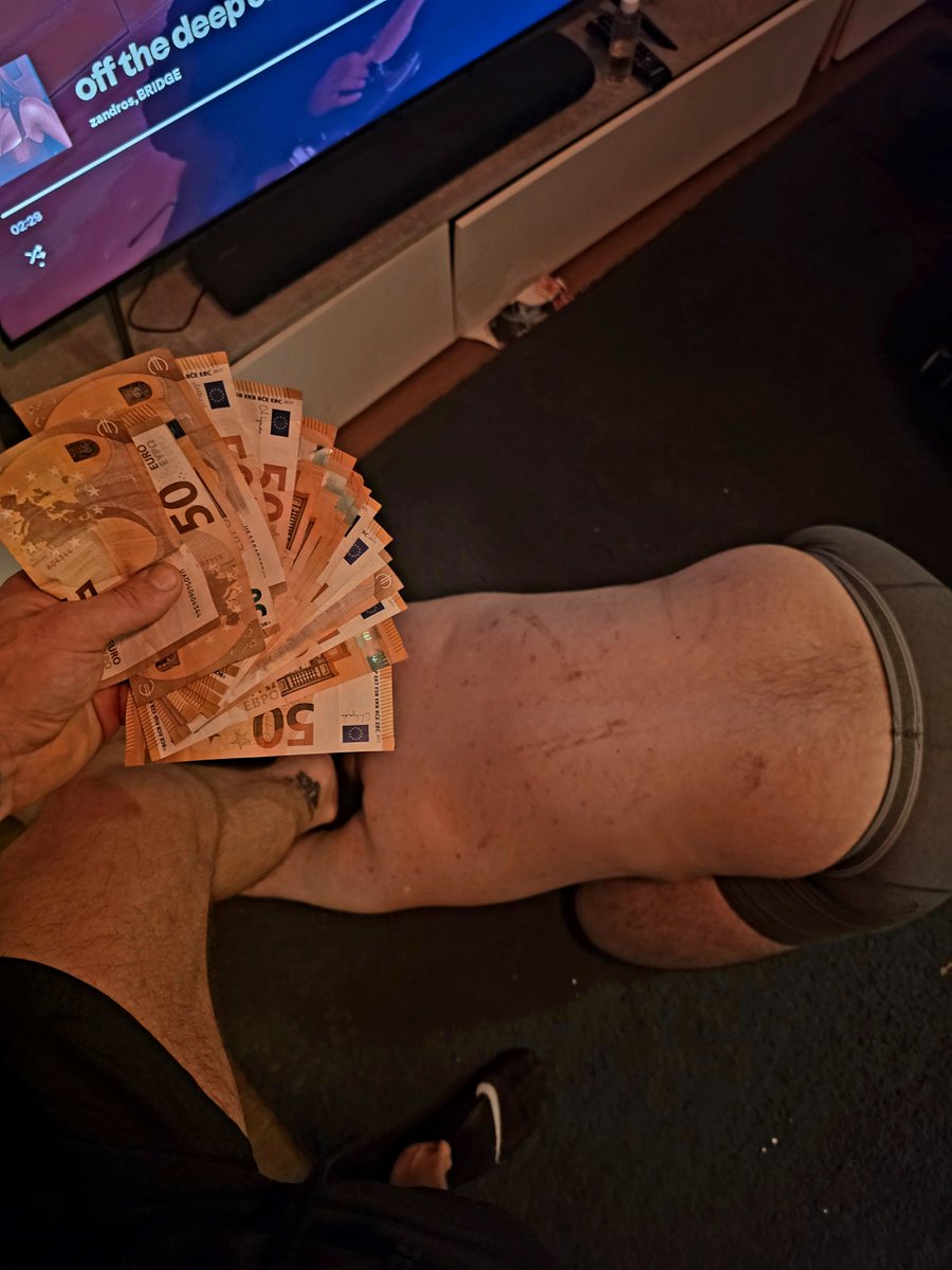 AlphaCharlie40's tweet photo. Stupid f**got wallet paid $1K to get his face stomped on. 

#Findom #cashmaster #Findomnl https://t.co/FiNhx3mmoJ